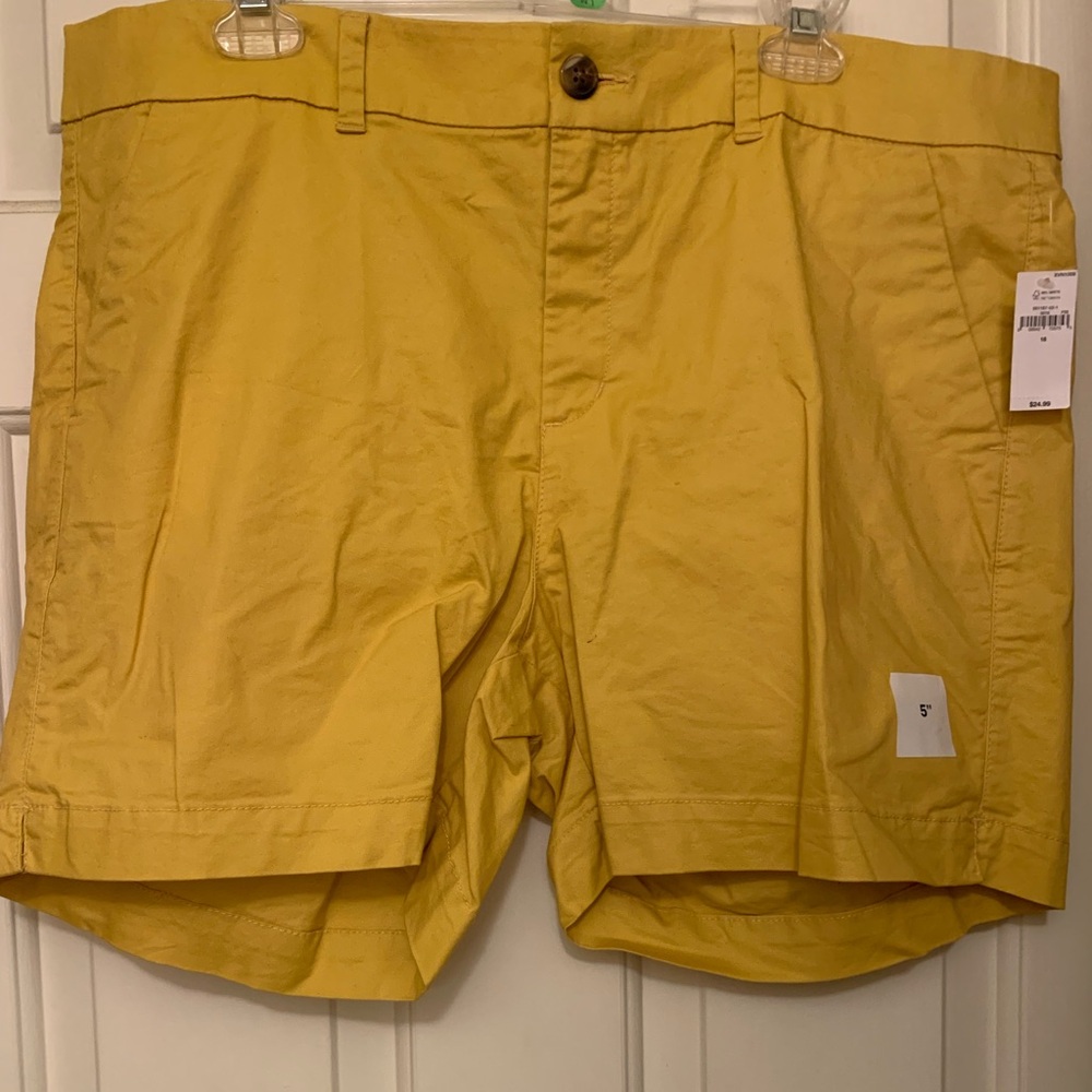 Old Navy NWT 5 inch shorts size 16, yellow twill